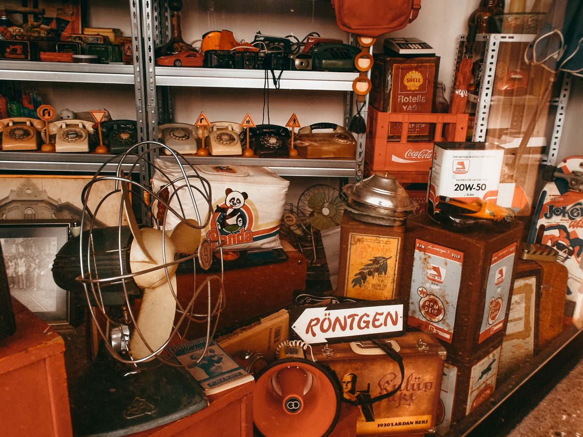 Secondhand objects displayed in a shop